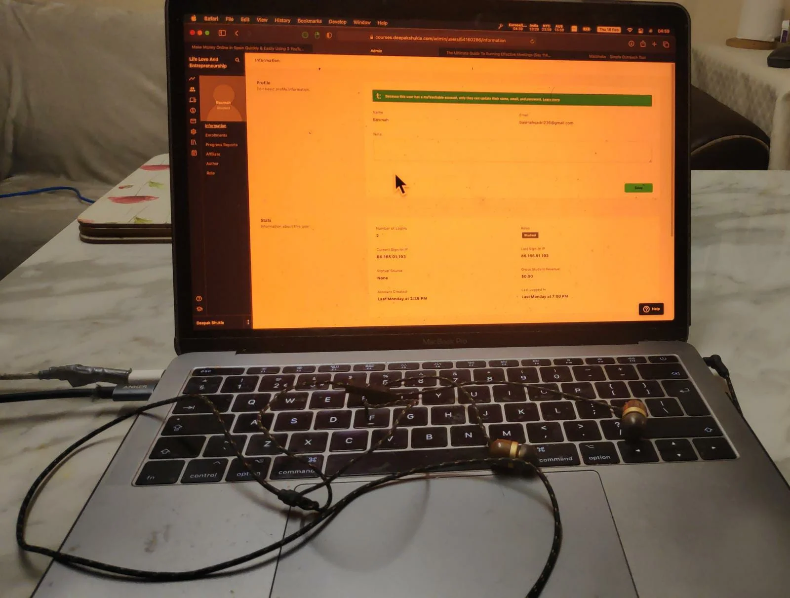 Laptop 
